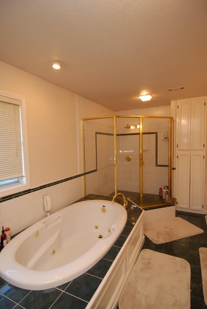 5186 East Bonnyview Road Redding, CA 96001 - Photo 3 of 3 Master Bath 2