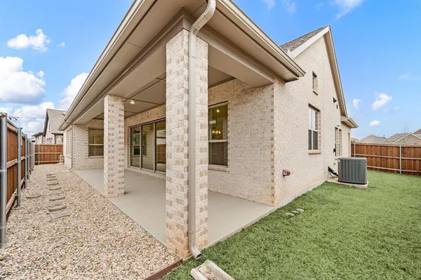 $475,000 | 4821 Forest Crest Parkway, Arlington, TX 76005