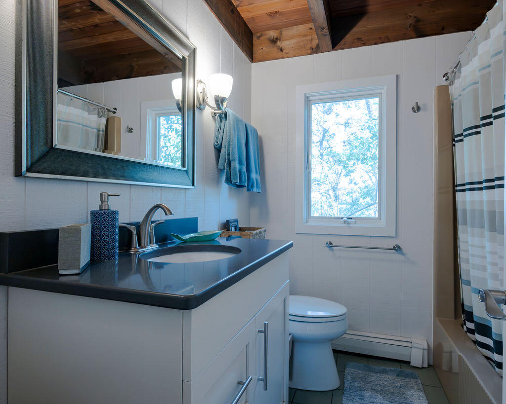 9 Kinnikinnick Road Truro, MA 02666 - Photo 18 of 38 MAIN FLOOR BATHROOM #2 (42)