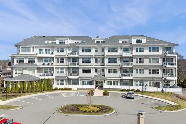 $1,250,000 | 71 Greenwood Avenue, Unit 202, Swampscott, MA 01907