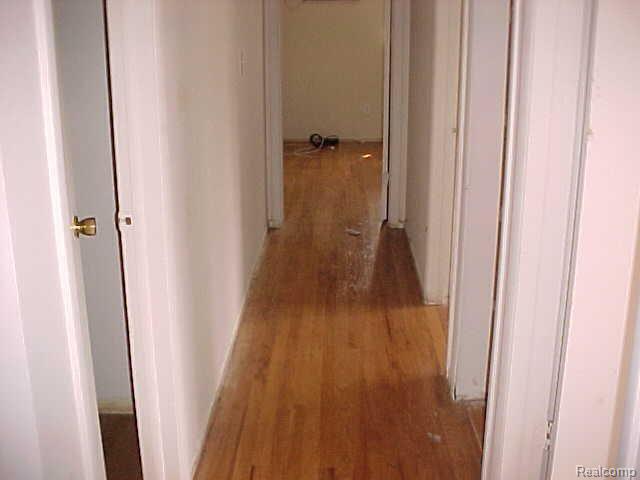23980 Rockingham Street Southfield, MI 48033 - Photo 15 of 22 upstairs_hallway