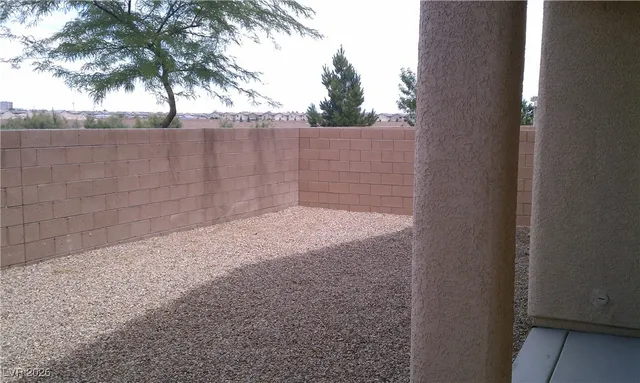 $2,000 | 5493 Ovando Way, Las Vegas, NV 89122