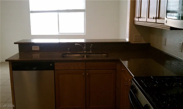 $2,000 | 5493 Ovando Way, Las Vegas, NV 89122