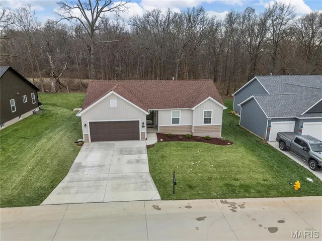 $305,000 | 528 Birchwood Drive, Moscow Mills, MO 63362