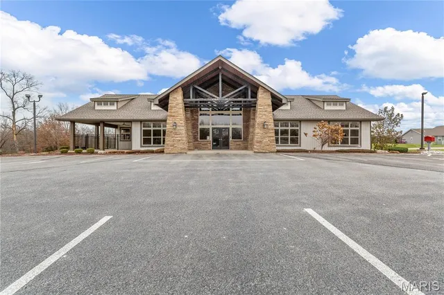 $305,000 | 528 Birchwood Drive, Moscow Mills, MO 63362