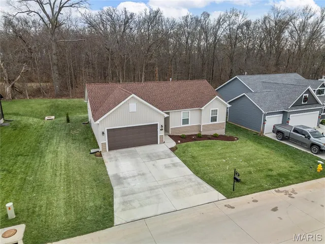 $305,000 | 528 Birchwood Drive, Moscow Mills, MO 63362