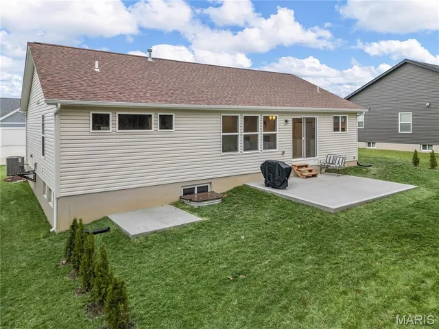 $305,000 | 528 Birchwood Drive, Moscow Mills, MO 63362