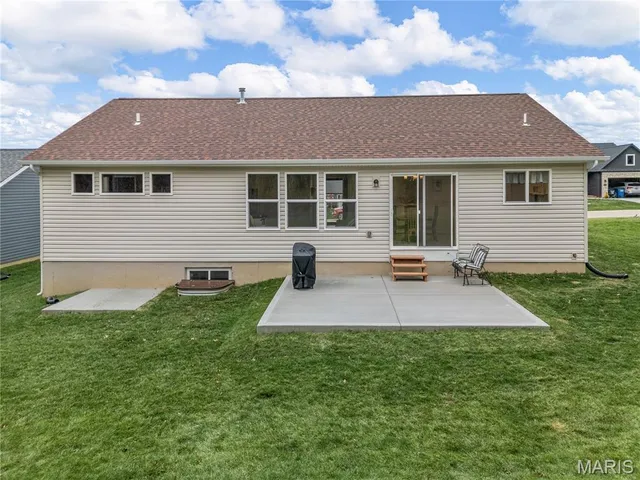 $305,000 | 528 Birchwood Drive, Moscow Mills, MO 63362