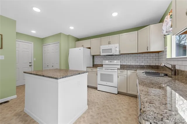 $305,000 | 528 Birchwood Drive, Moscow Mills, MO 63362