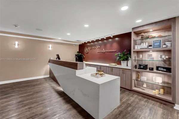 $18,000 | 200 Biscayne Blvd Way, Unit 5001, Miami, FL 33131