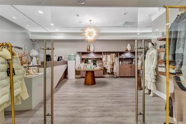 $18,000 | 200 Biscayne Blvd Way, Unit 5001, Miami, FL 33131