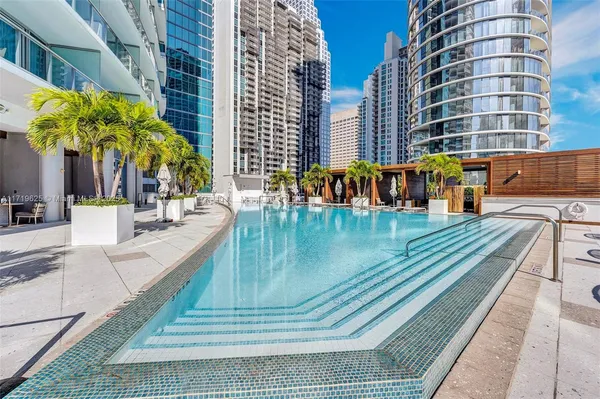 $18,000 | 200 Biscayne Blvd Way, Unit 5001, Miami, FL 33131