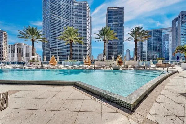 $18,000 | 200 Biscayne Blvd Way, Unit 5001, Miami, FL 33131