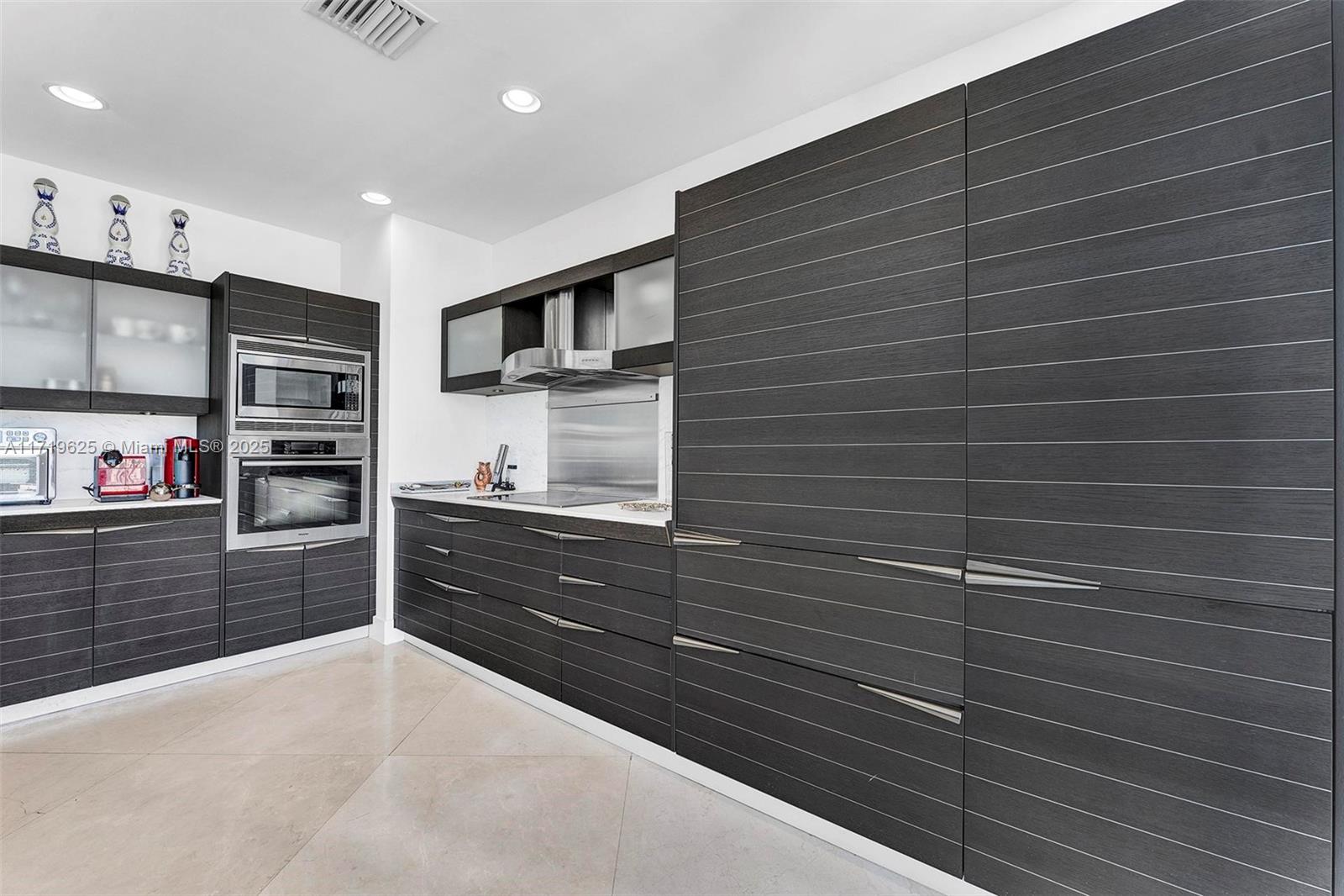 200 Biscayne Blvd Way, Unit 5001 Miami, FL 33131 - Photo 9 of 48