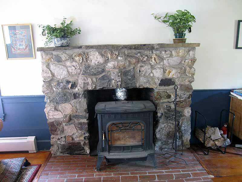 440 East Neck Road Nobleboro, ME 04555 - Photo 18 of 35 Living Room.