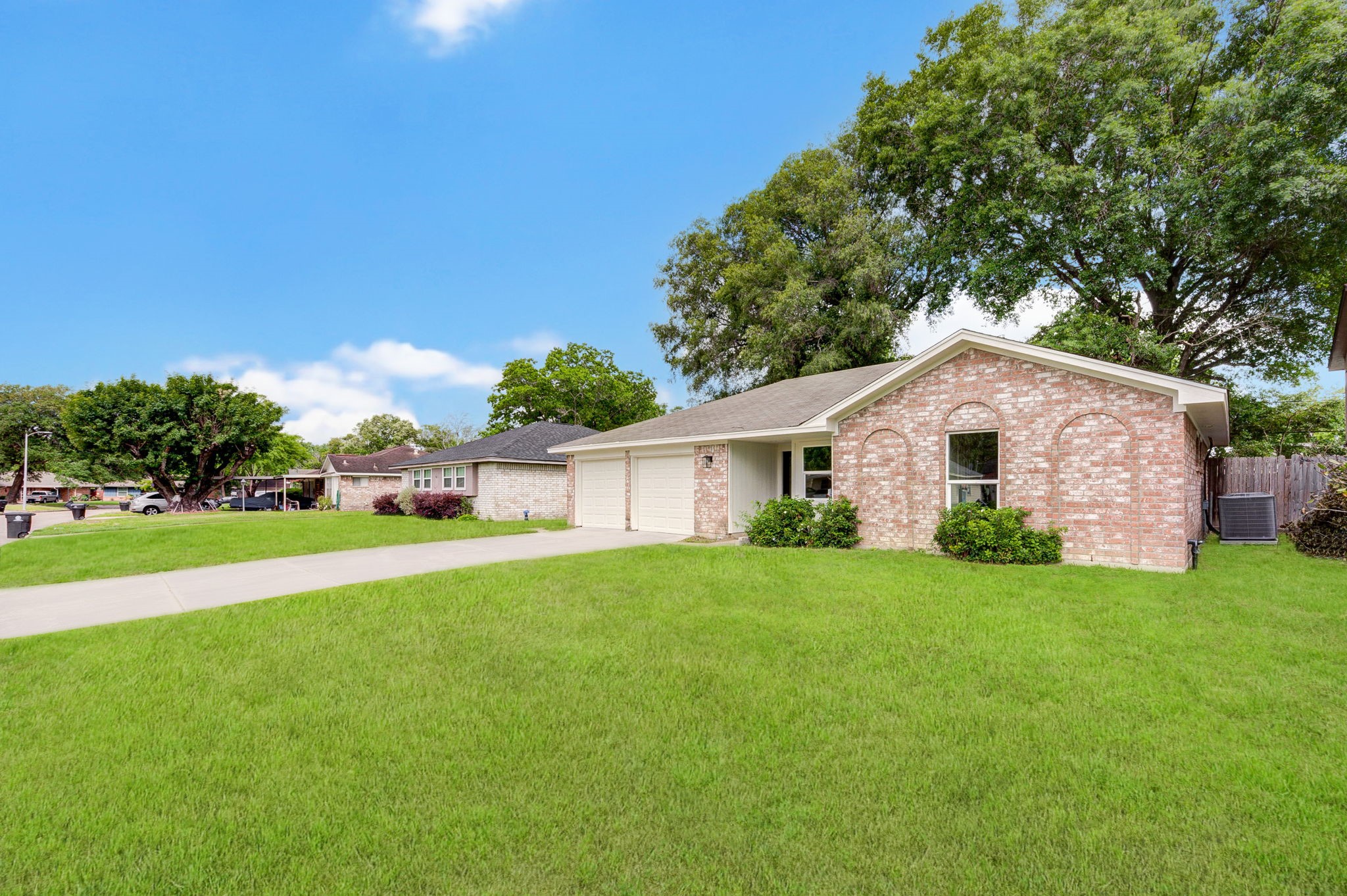 9617 Caffrey Street Houston, TX 77075 - Photo 3 of 31