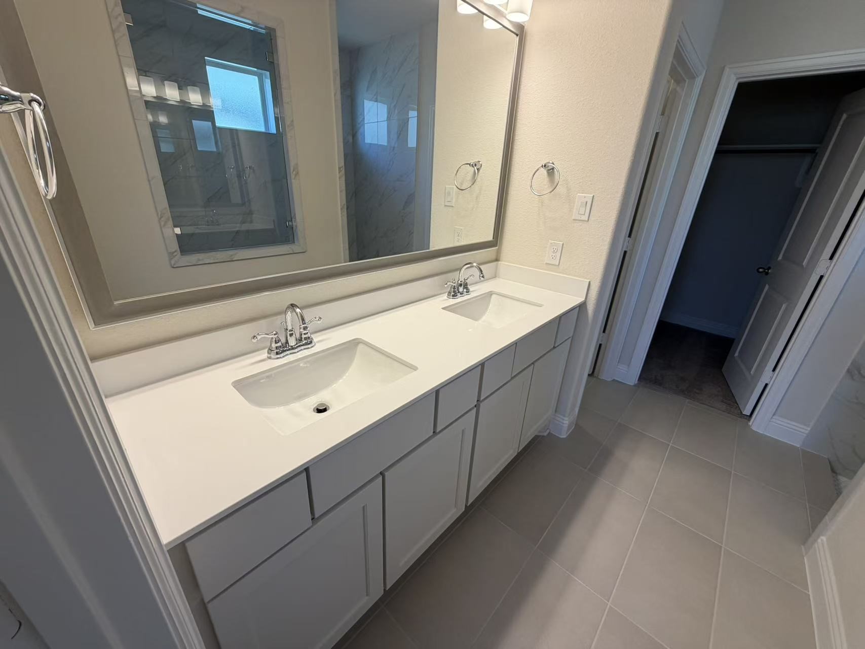 4014 Colony Lane Missouri City, TX 77459 - Photo 27 of 40 a bathroom with a double vanity sink mirror and