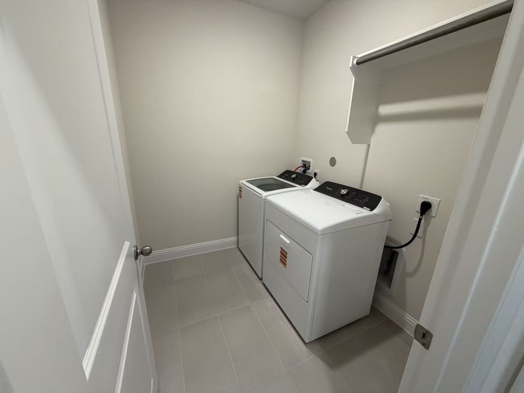 4014 Colony Lane Missouri City, TX 77459 - Photo 8 of 40 a utility room with dryer and washer