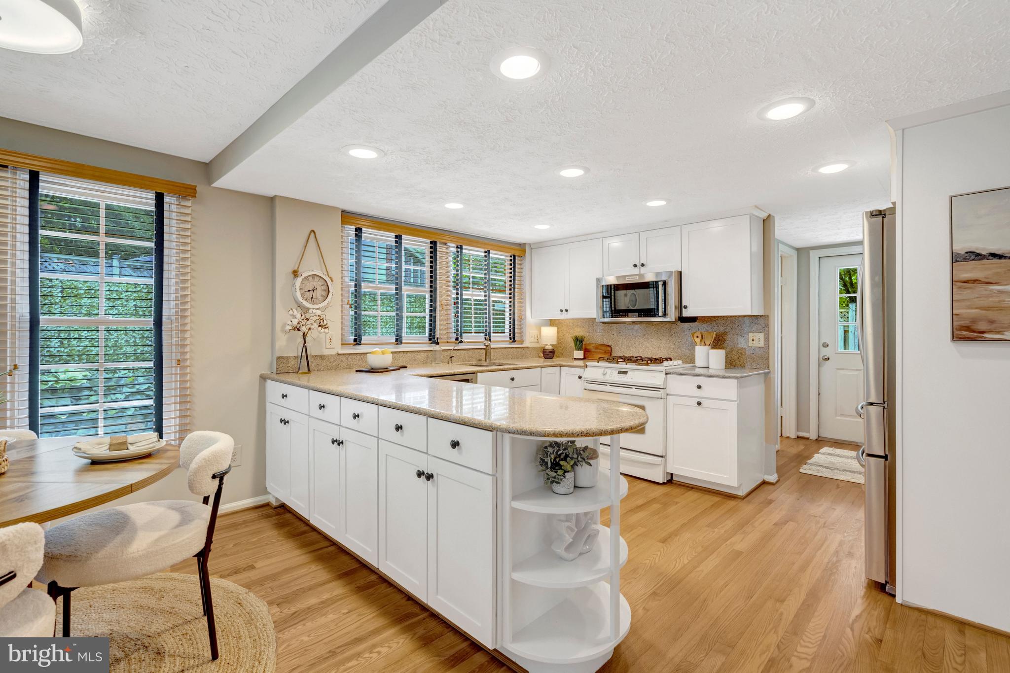 7809 Roundabout Way Springfield, VA 22153 - Photo 24 of 83 Bright kitchen, big function