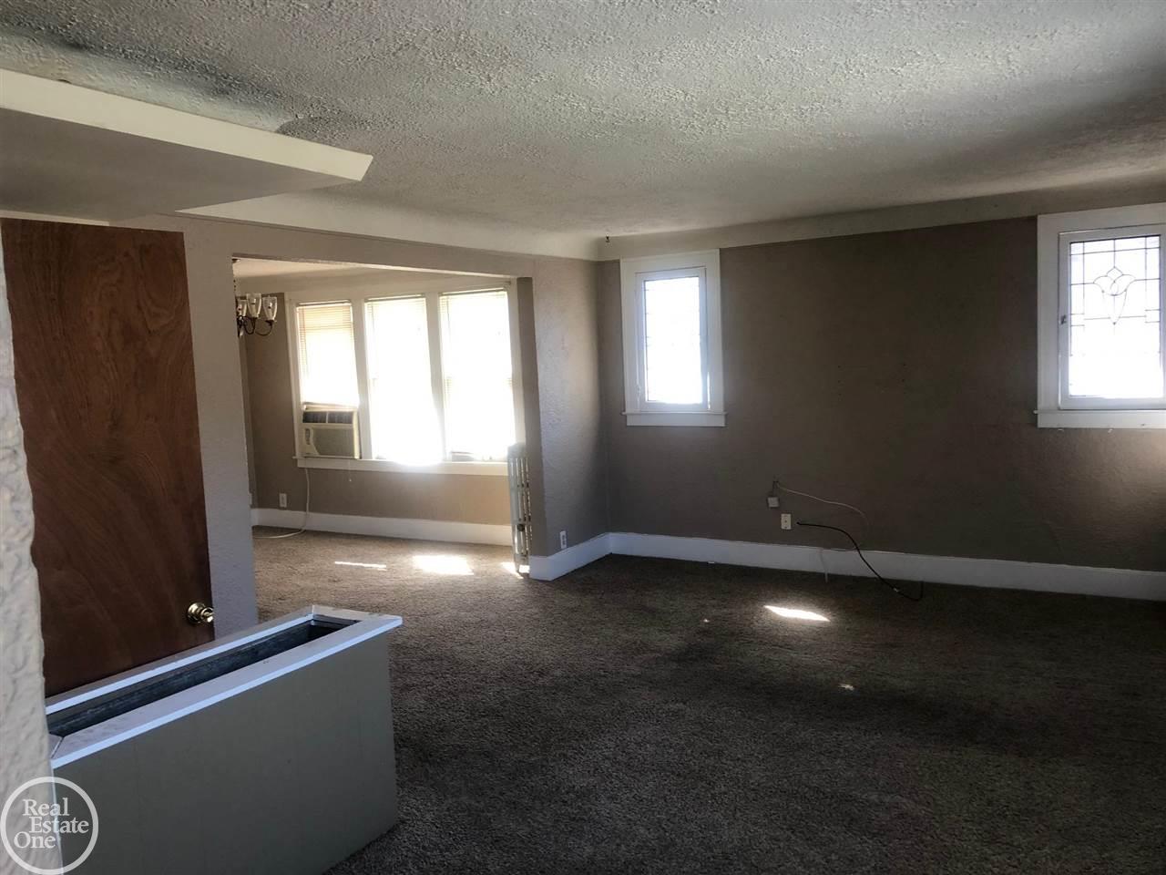 892 Rivard Boulevard Grosse Pointe, MI 48230 - Photo 6 of 19 50074562-5.JPG