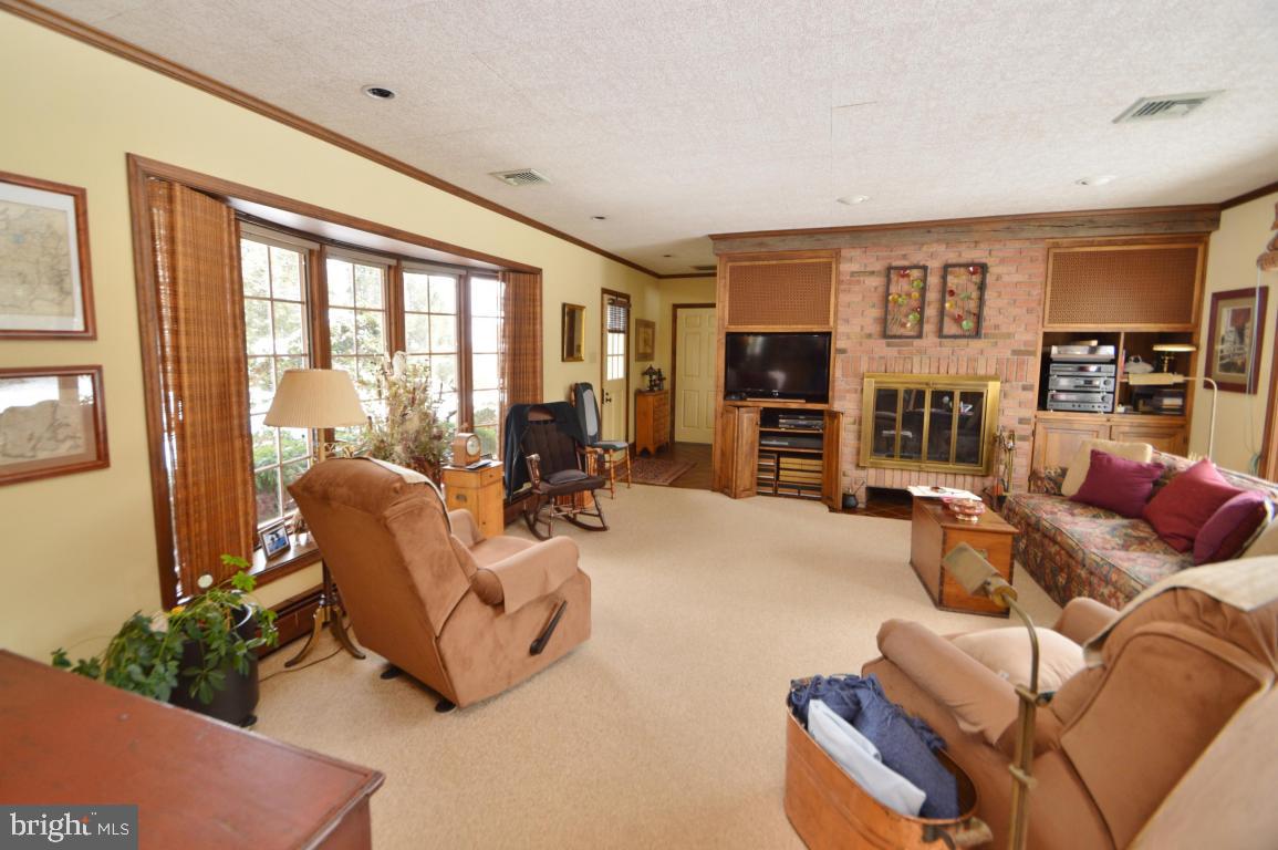 118 East Third Avenue Lititz, PA 17543 - Photo 11 of 14 Gallery Image 11