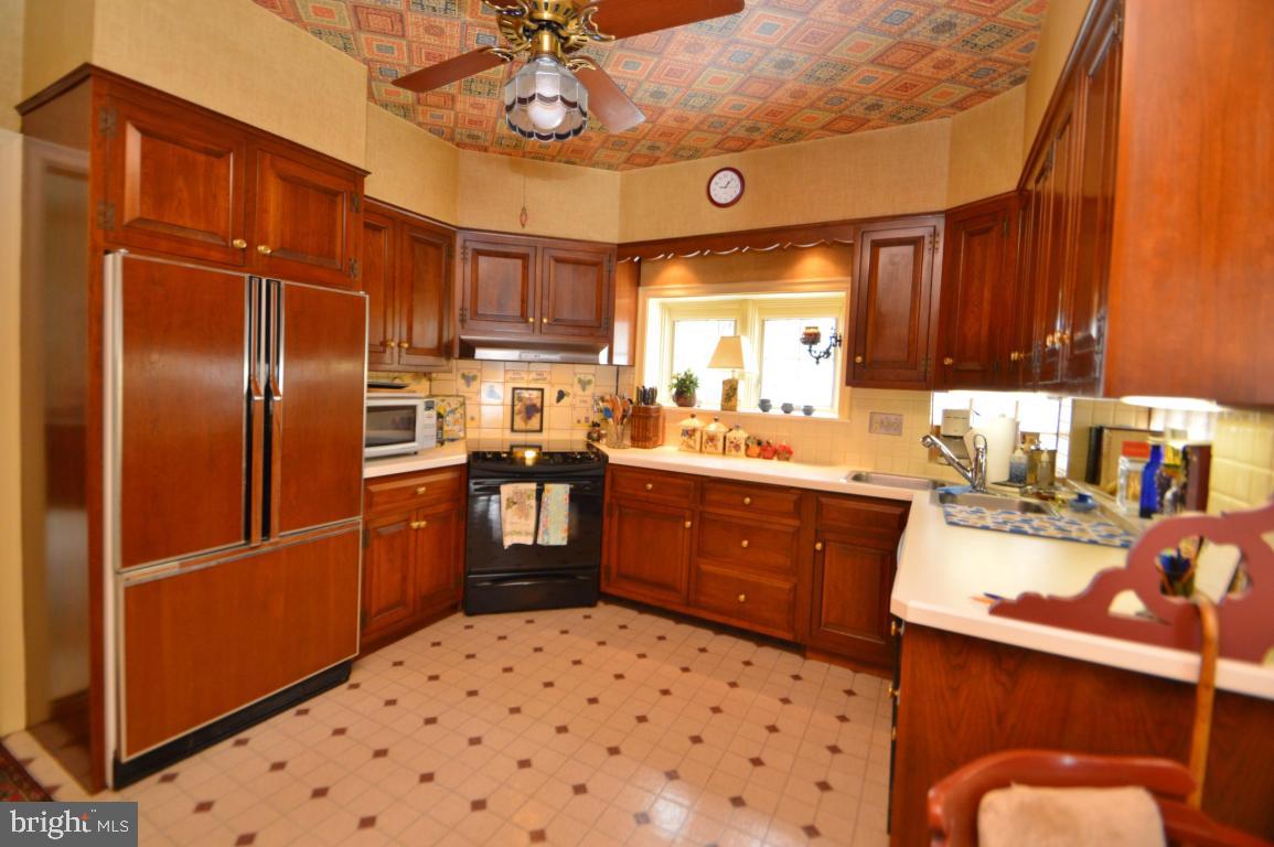118 East Third Avenue Lititz, PA 17543 - Photo 7 of 14 Gallery Image 7