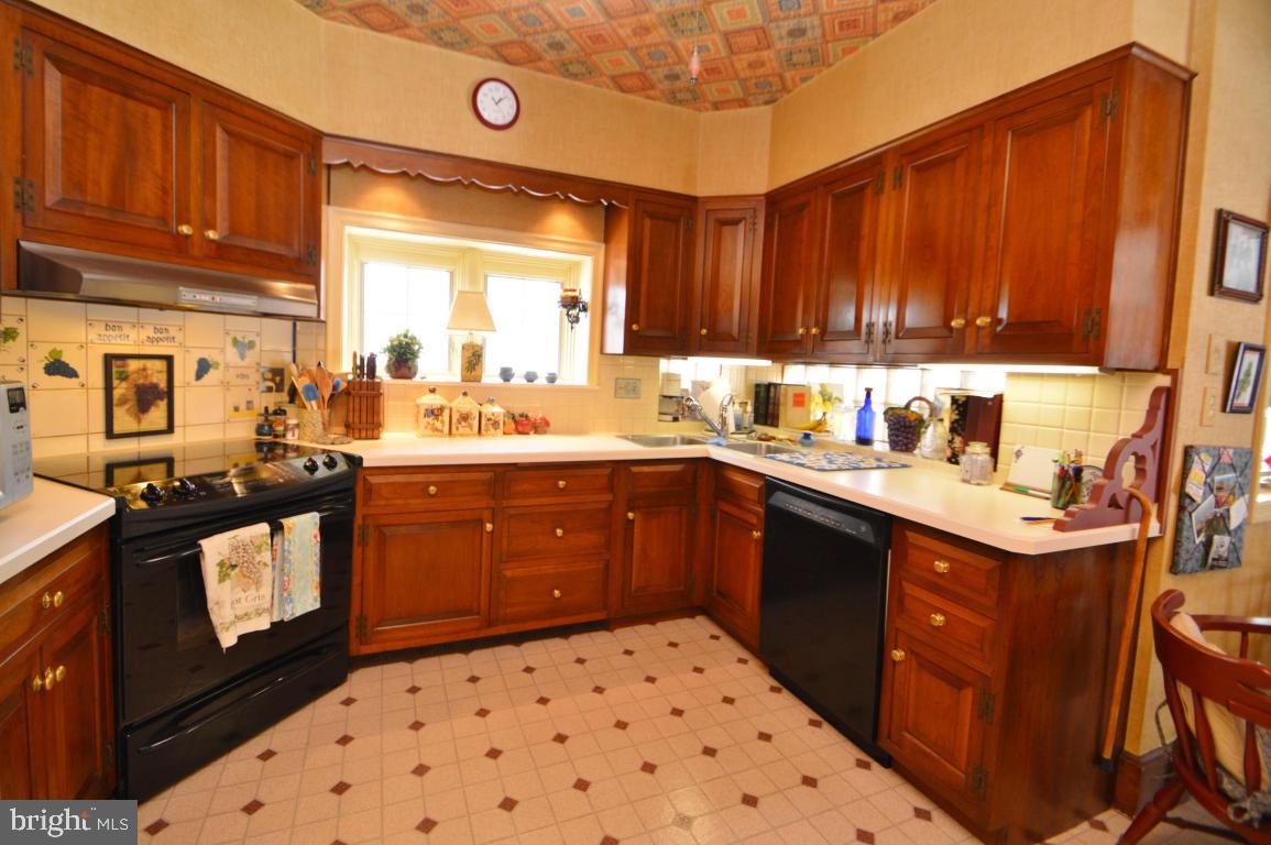 118 East Third Avenue Lititz, PA 17543 - Photo 8 of 14 Gallery Image 8