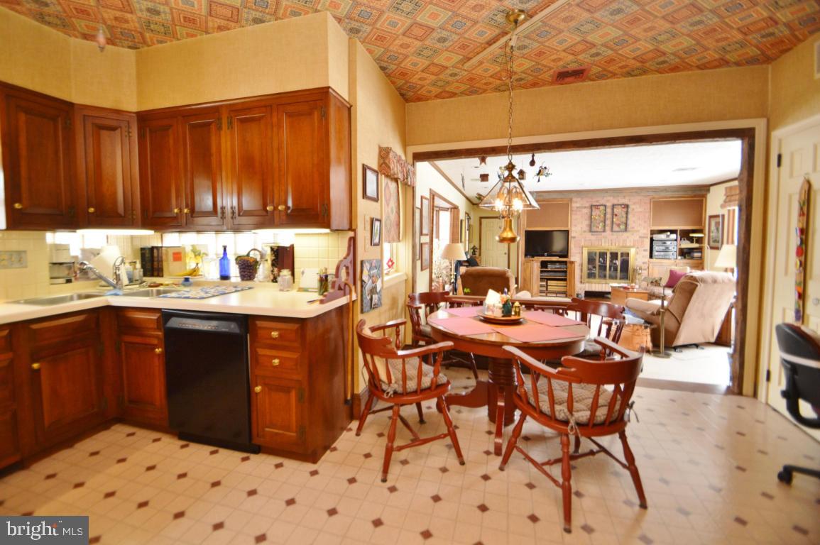 118 East Third Avenue Lititz, PA 17543 - Photo 9 of 14 Gallery Image 9