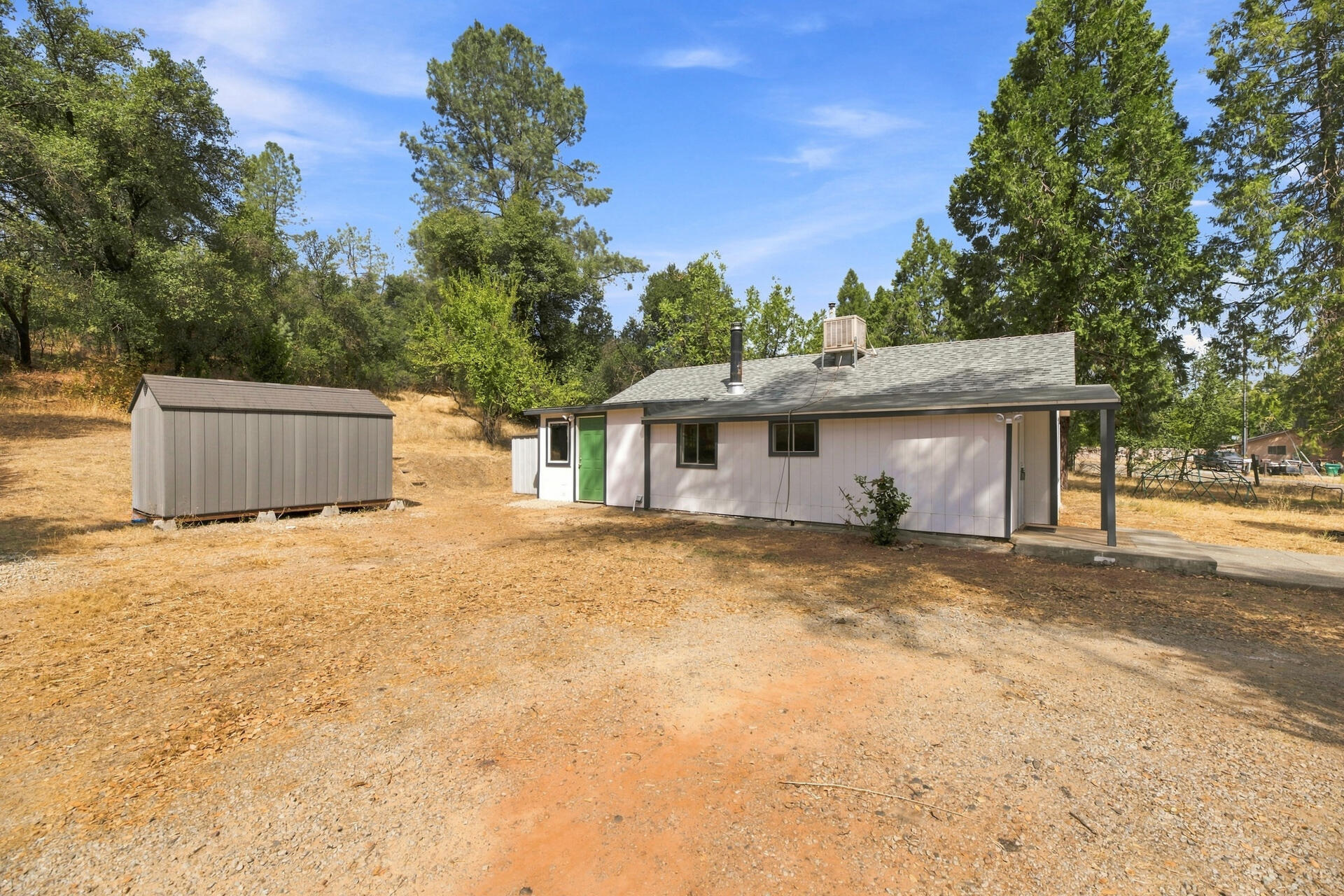 10052 Harley Leighton Road Redding, CA 96003 - Photo 27 of 34 Storage