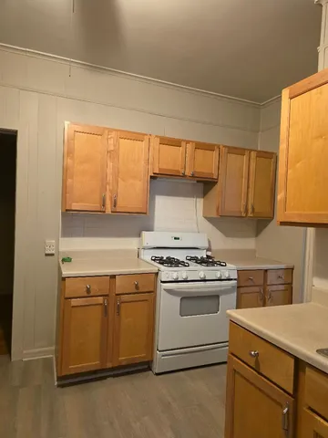 $1,300 | 1712 West 33rd Place, Unit 1, Chicago, IL 60608