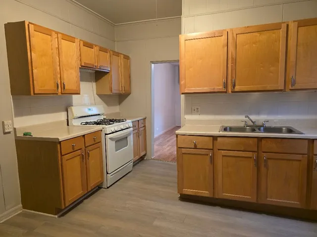 $1,300 | 1712 West 33rd Place, Unit 1, Chicago, IL 60608