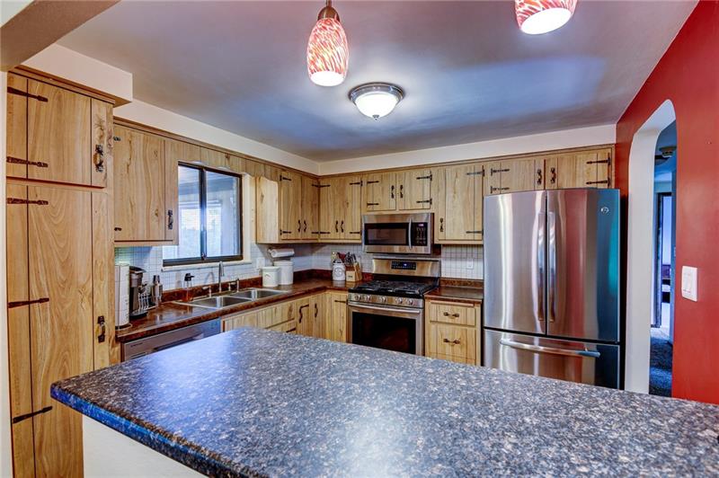 14570 Ridge Road North Huntingdon, PA 15642 - Photo 4 of 23