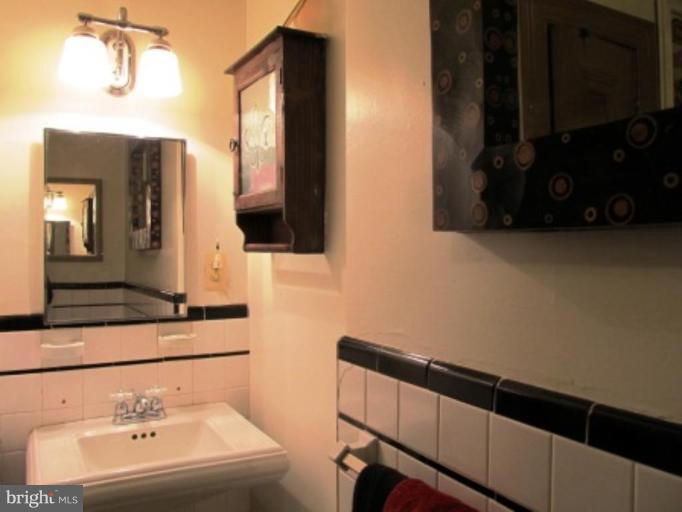 825 Violet Place Silver Spring, MD 20910 - Photo 18 of 24 Bath #1