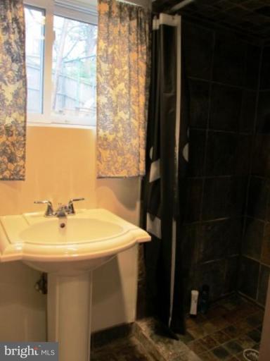 825 Violet Place Silver Spring, MD 20910 - Photo 9 of 24 Bath #2
