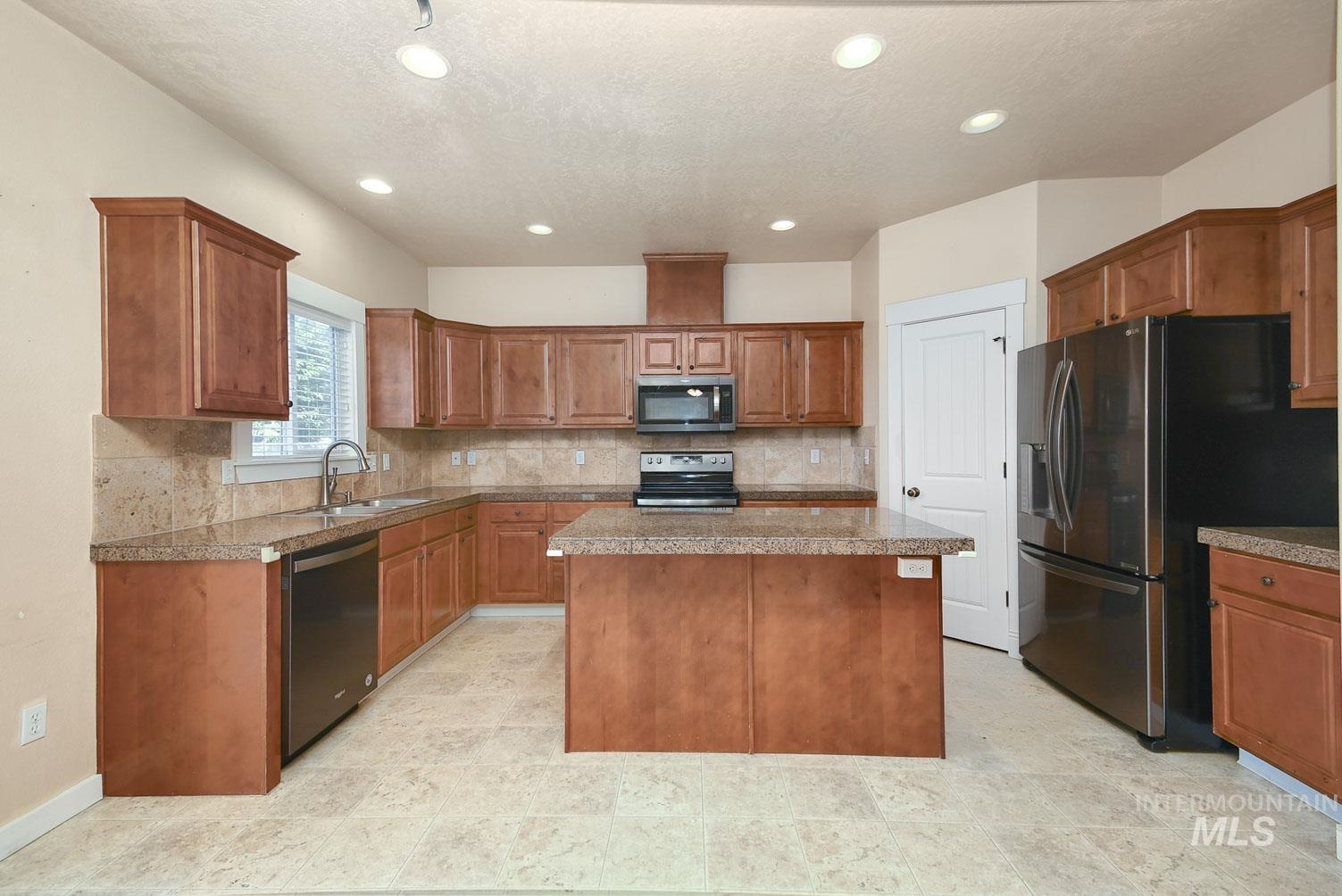 2523 Summercrest Street Caldwell, ID 83607 - Photo 10 of 31