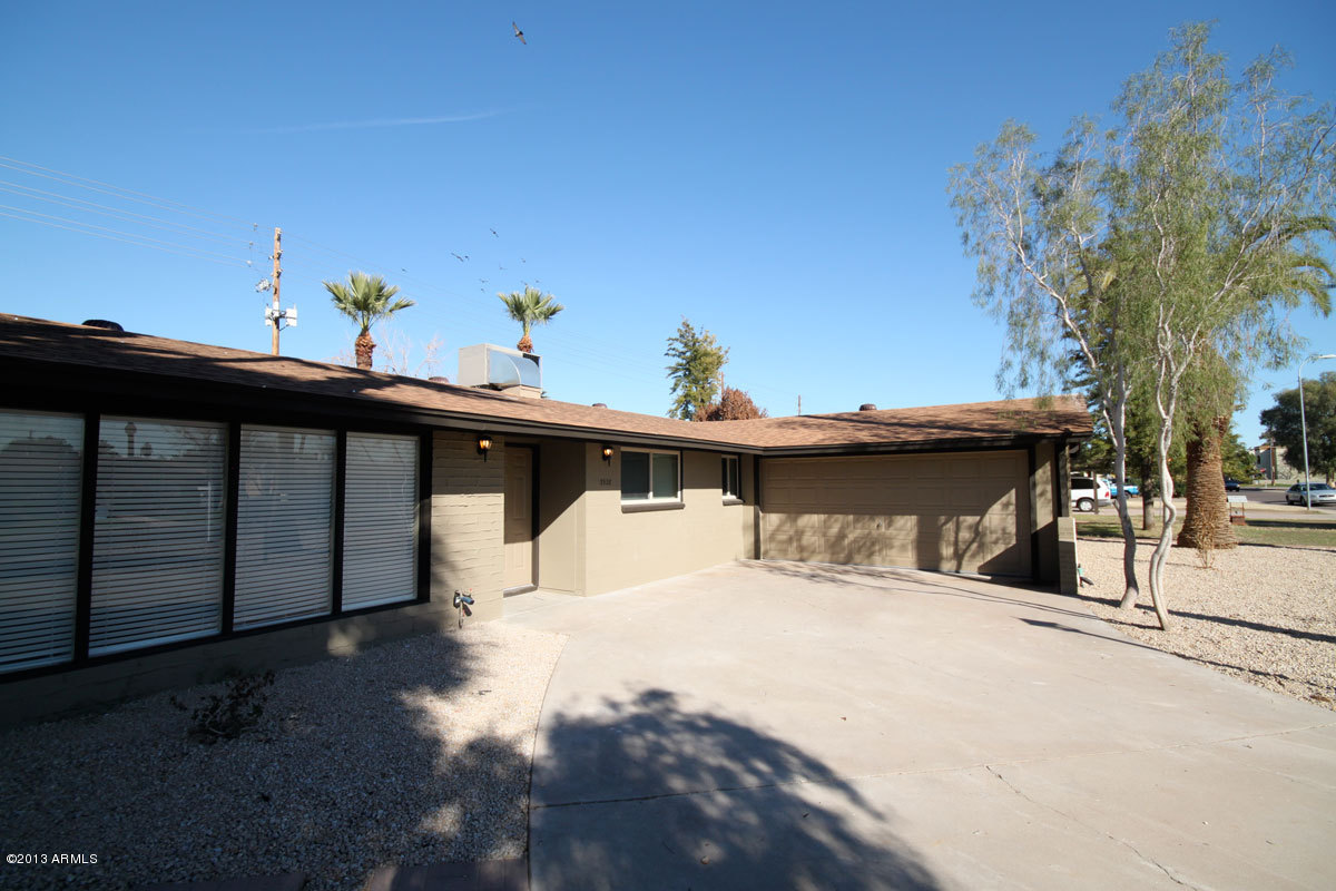 3528 West Griswold Road Phoenix, AZ 85051 - Photo 1 of 25 IMG_1915