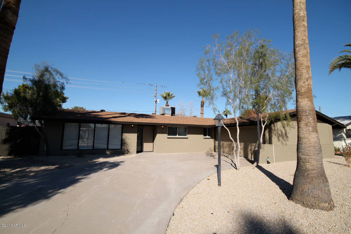 3528 West Griswold Road Phoenix, AZ 85051 - Photo 3 of 25 IMG_1917