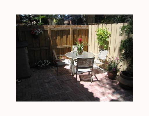 10093 Southwest 77th Court, Unit 10093 Miami, FL 33156 - Photo 1 of 7 Yard/Garden