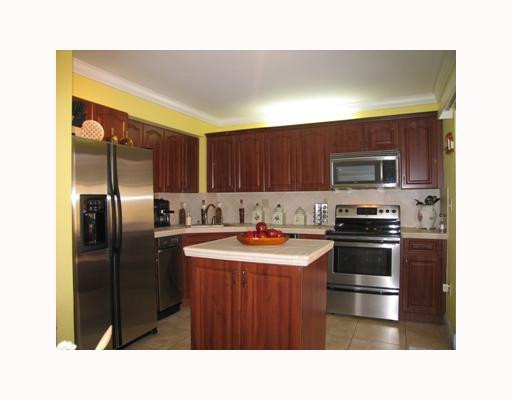 10093 Southwest 77th Court, Unit 10093 Miami, FL 33156 - Photo 4 of 7 Kitchen