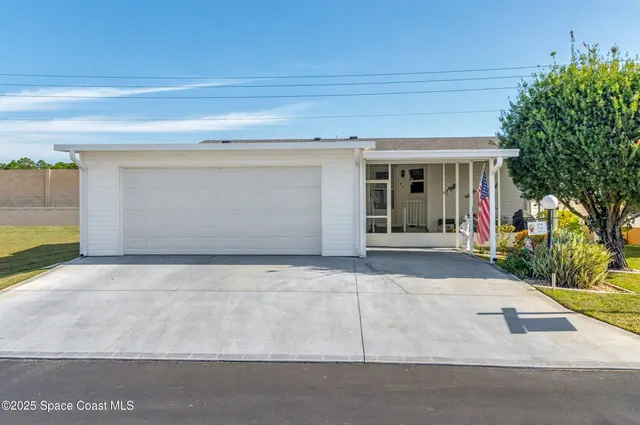 a view of entrance gate of house