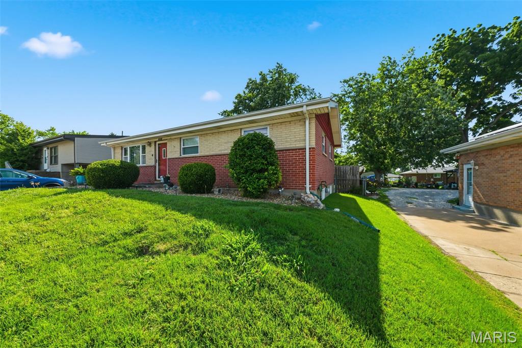 6908 Howdershell Road Hazelwood, MO 63042 - Photo 7 of 32