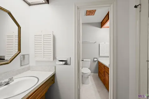 $359,000 | 886 Hedgewood Drive, Baton Rouge, LA 70815
