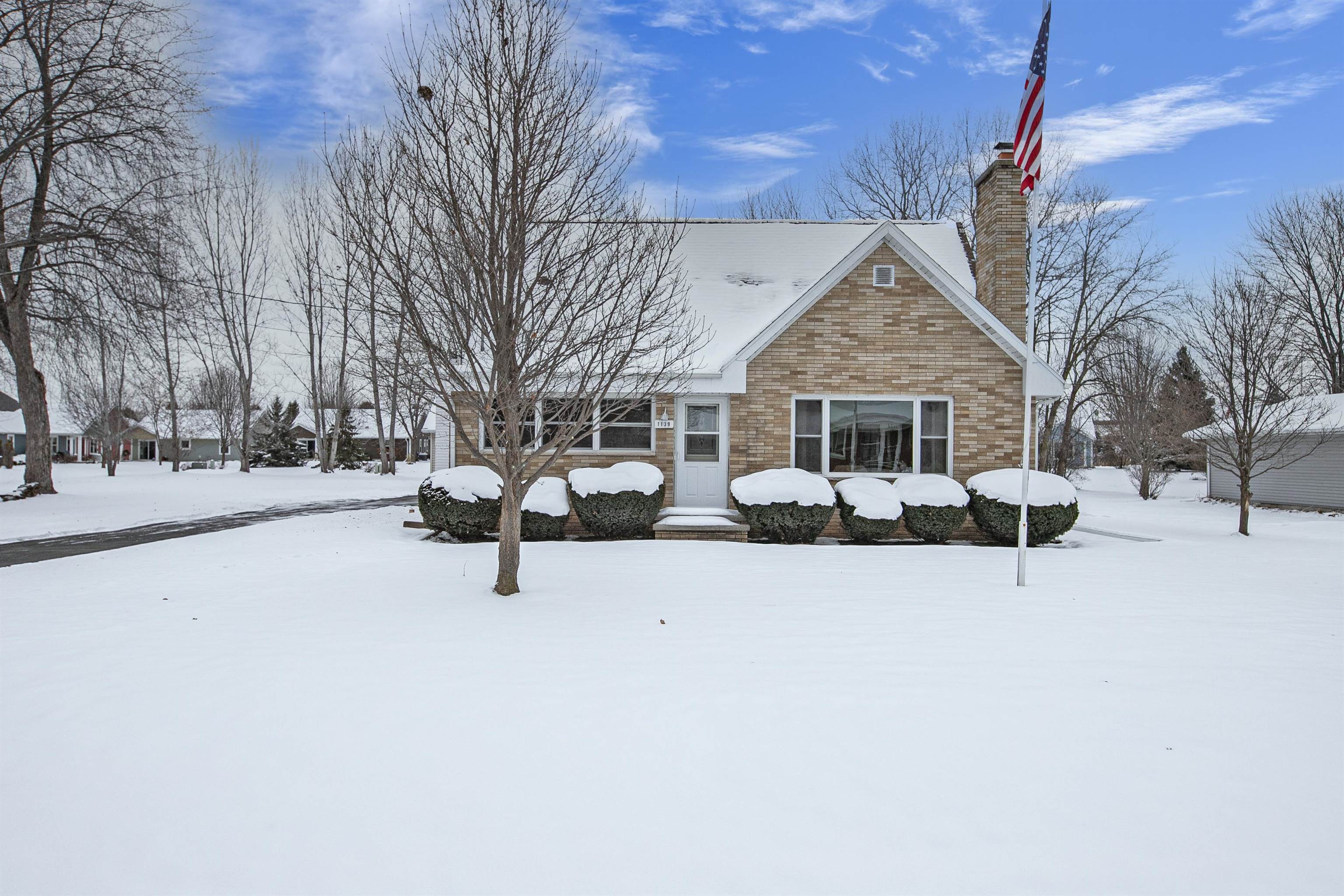 1139 Tayco Street Menasha, WI 54952 - Photo 2 of 43