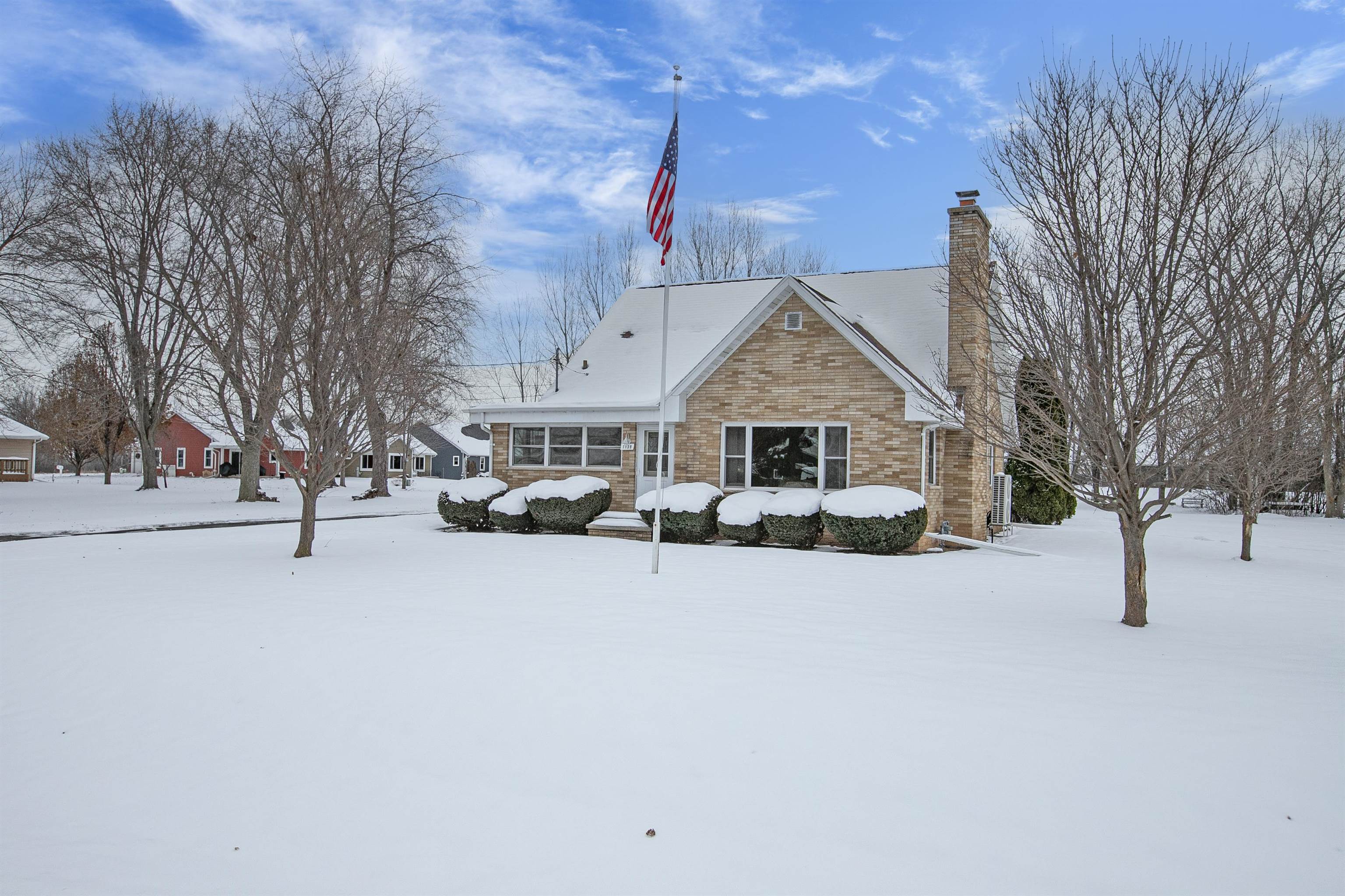 1139 Tayco Street Menasha, WI 54952 - Photo 3 of 43