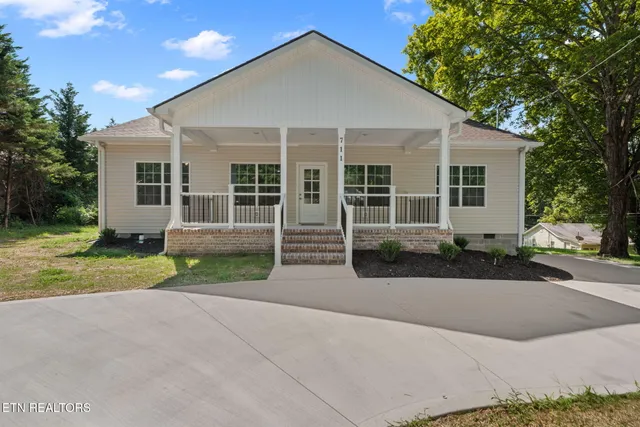 $419,900 | 711 Byrd Street, Clinton, TN 37716