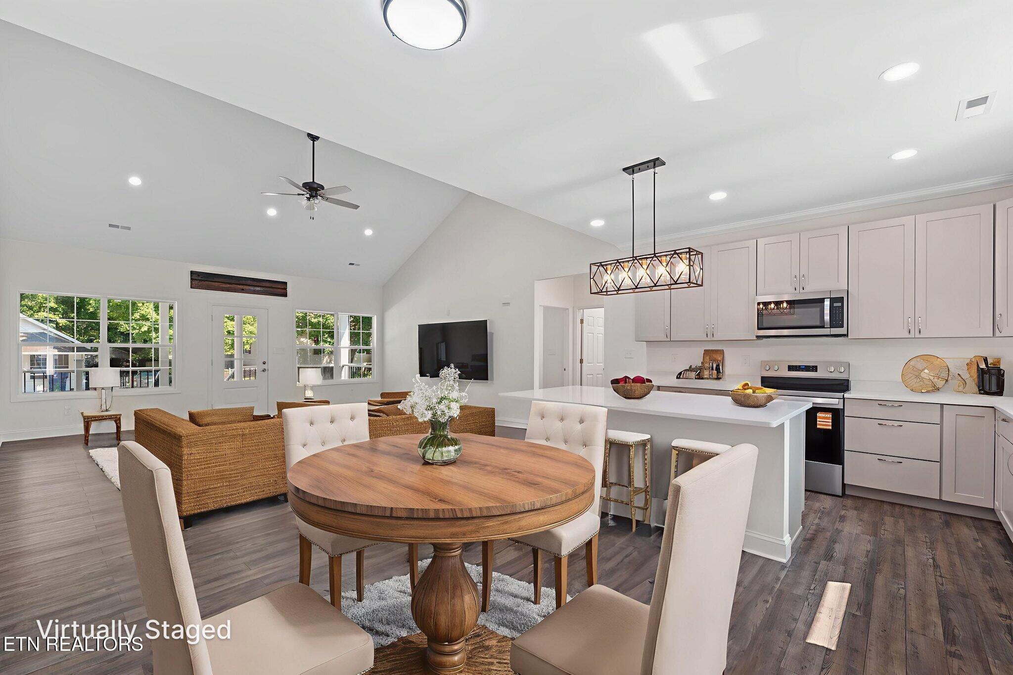 711 Byrd Street Clinton, TN 37716 - Photo 12 of 27 Byrd open concept 2