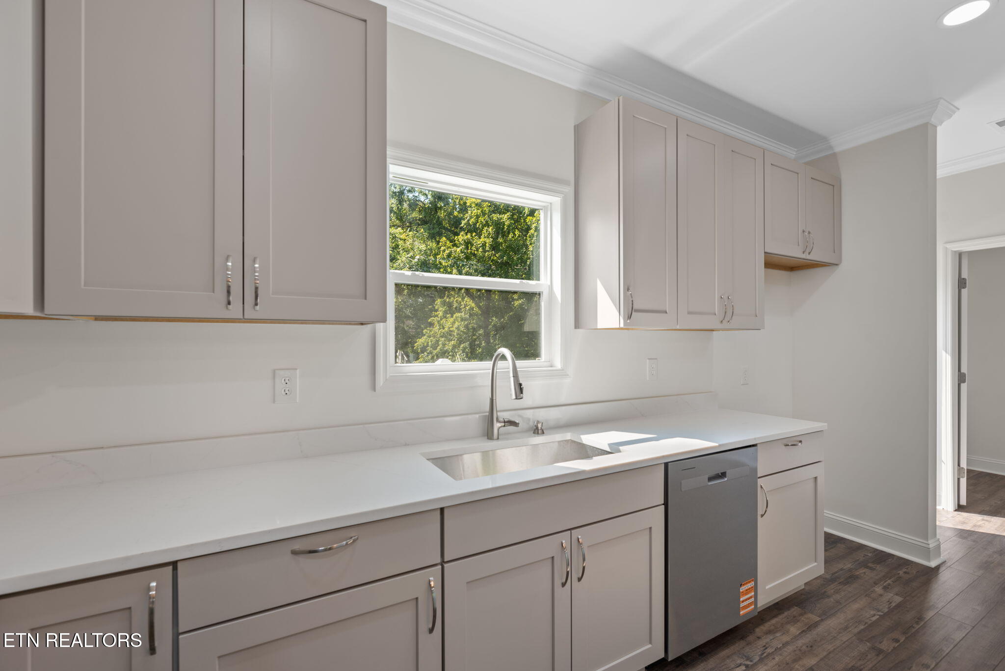 711 Byrd Street Clinton, TN 37716 - Photo 13 of 27 8-web-or-mls-Byrd711 (18)