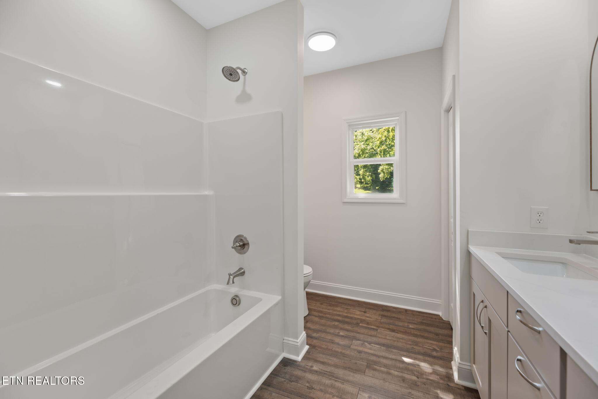 711 Byrd Street Clinton, TN 37716 - Photo 19 of 27 Byrd master bath