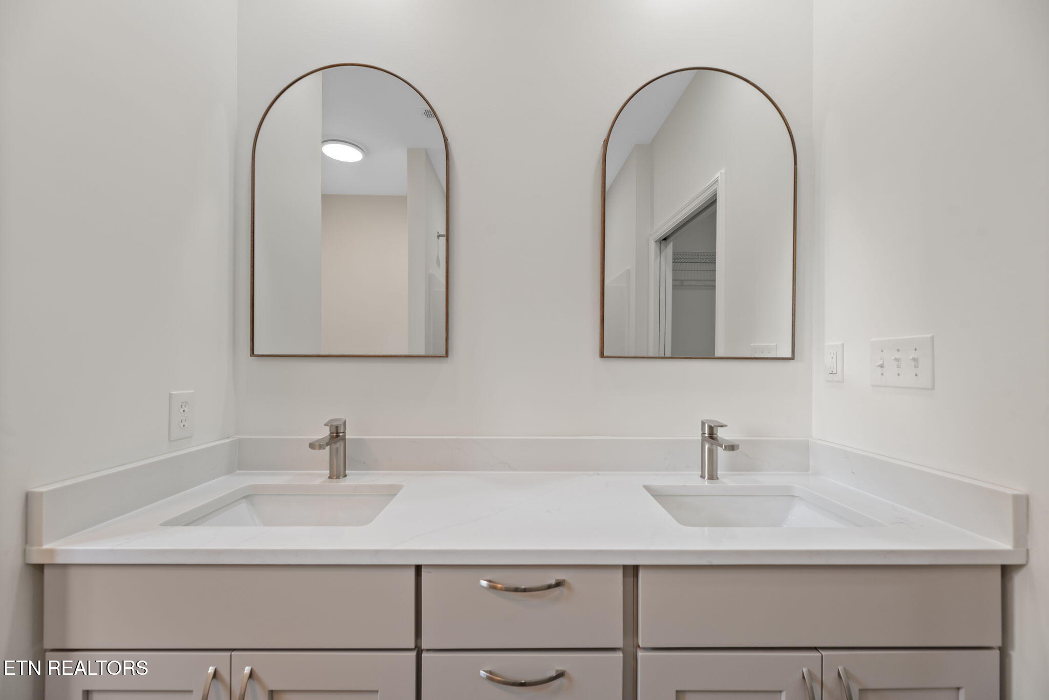 711 Byrd Street Clinton, TN 37716 - Photo 20 of 27 Byrd master sinks