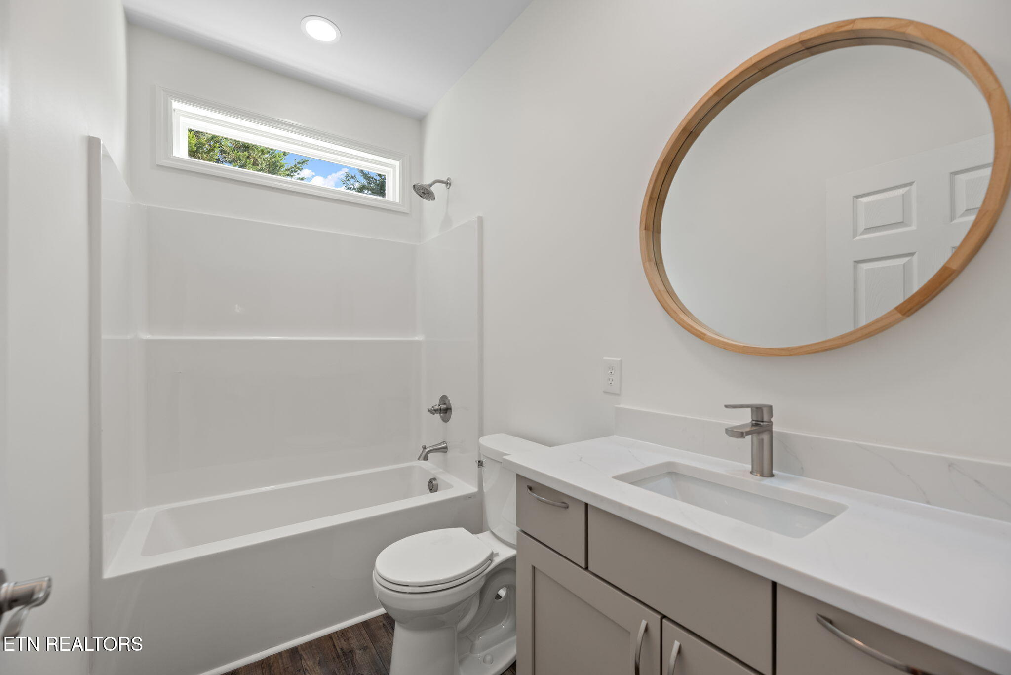 711 Byrd Street Clinton, TN 37716 - Photo 23 of 27 byrd main bath